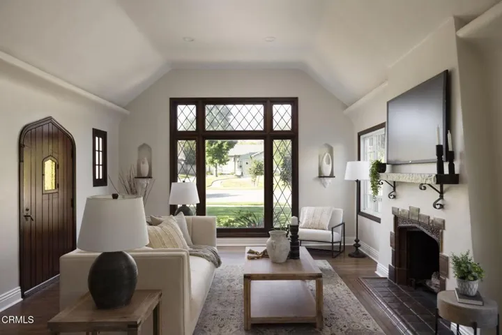 6-web-or-mls-2074 Las Lunas St by Pierre