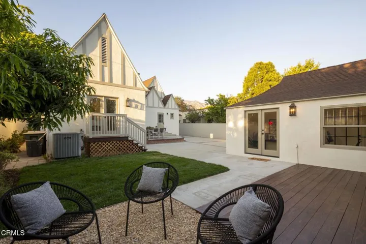 24-web-or-mls-2074 Las Lunas St by Pierr
