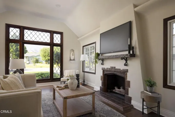 7-web-or-mls-2074 Las Lunas St by Pierre