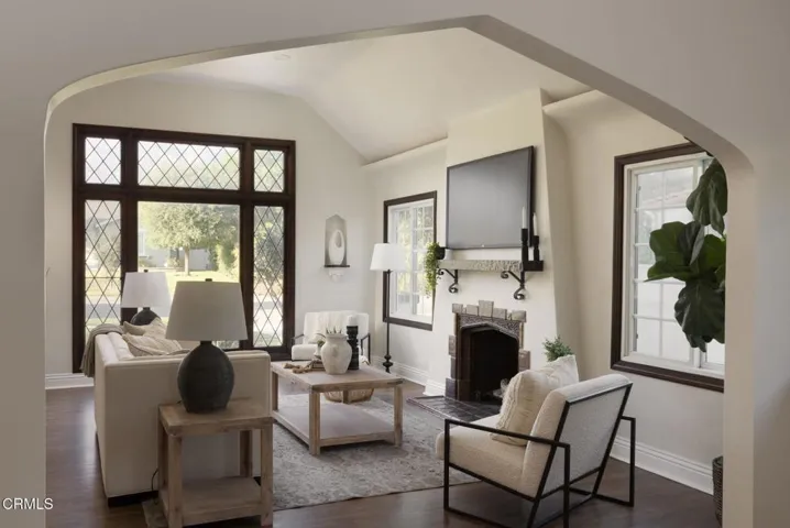 5-web-or-mls-2074 Las Lunas St by Pierre