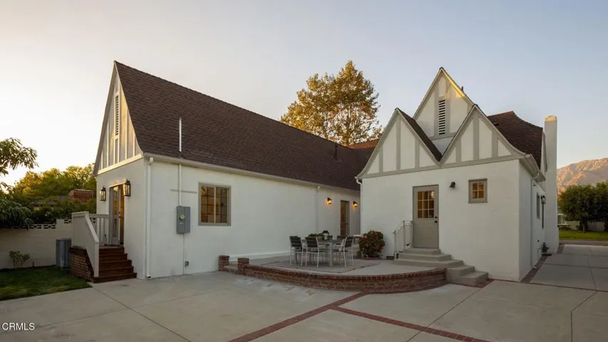 28-web-or-mls-2074 Las Lunas St by Pierr