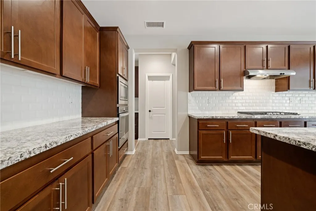 24347 Ponderosa Ln, Menifee, California 92584 home-pic-26