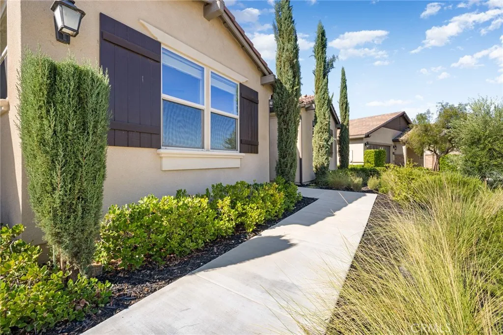 24347 Ponderosa Ln, Menifee, California 92584 home-pic-6