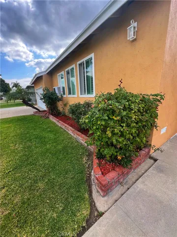 430 W Knepp Avenue, Fullerton, California 92832