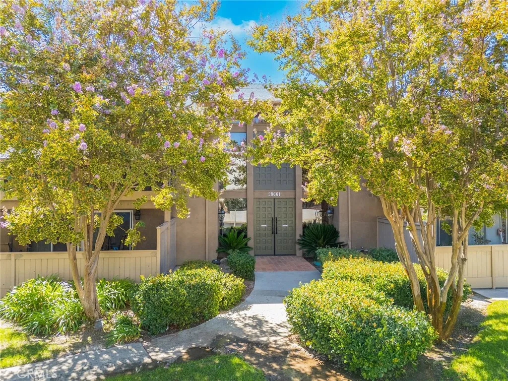 28661 28661 Via Las Flores, Murrieta, California 92563 home-pic-1