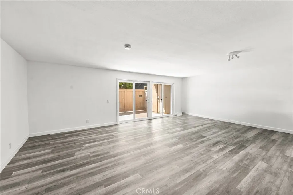 28661 28661 Via Las Flores, Murrieta, California 92563 home-pic-6