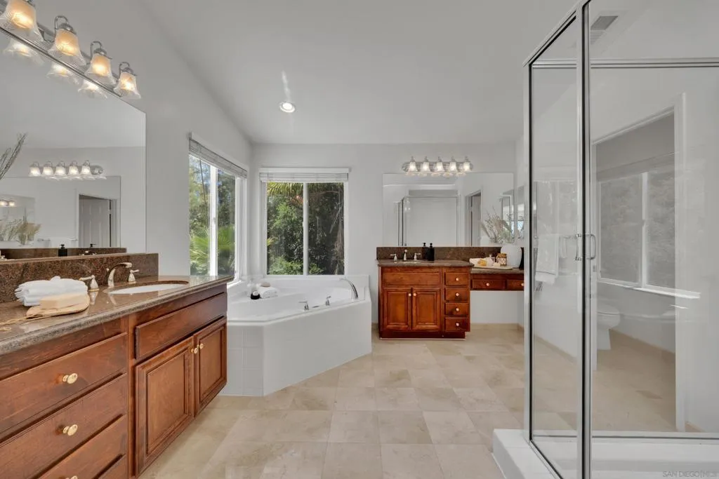 1288 Sunrise Way, Escondido, California 92029 home-pic-45