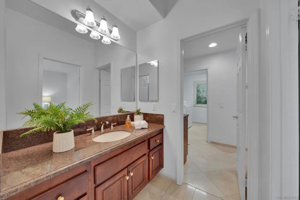 1288 Sunrise Way, Escondido, California 92029 home-pic-32