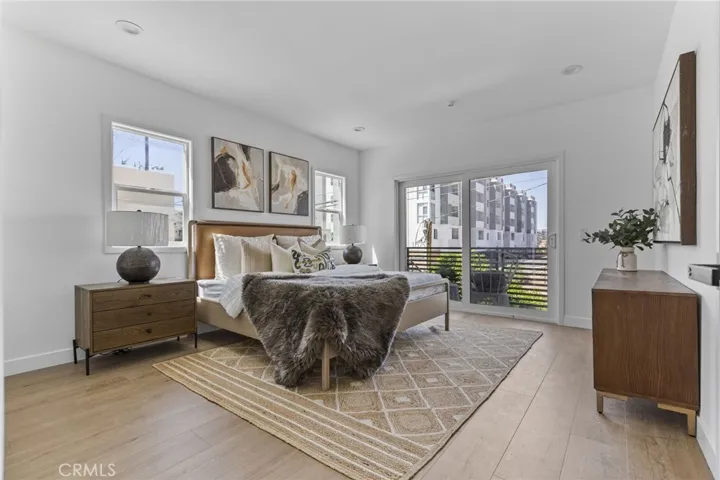 disclosure: window digitally altered to remove a manufacturer's sticker