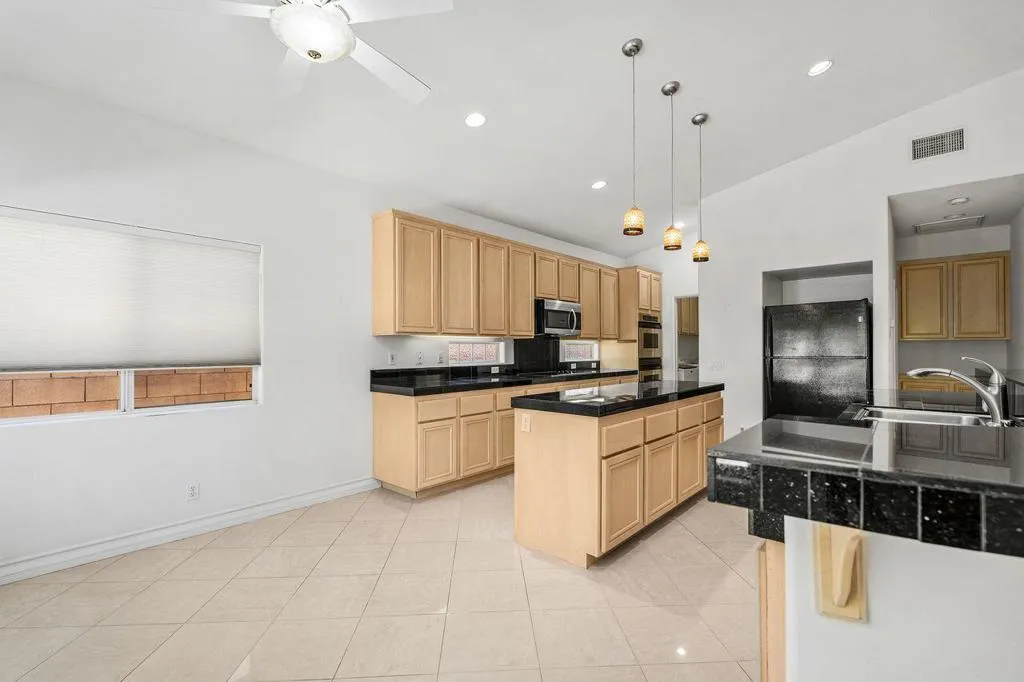 80222 Spanish Bay Drive, Indio, California 92201 home-pic-8