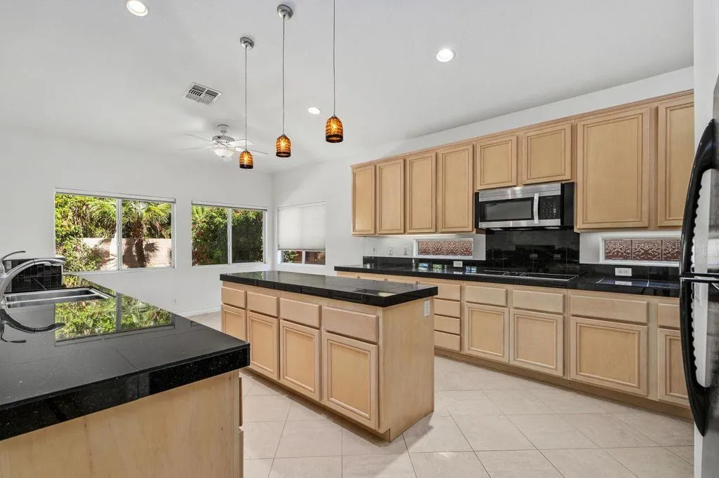 80222 Spanish Bay Drive, Indio, California 92201 home-pic-13