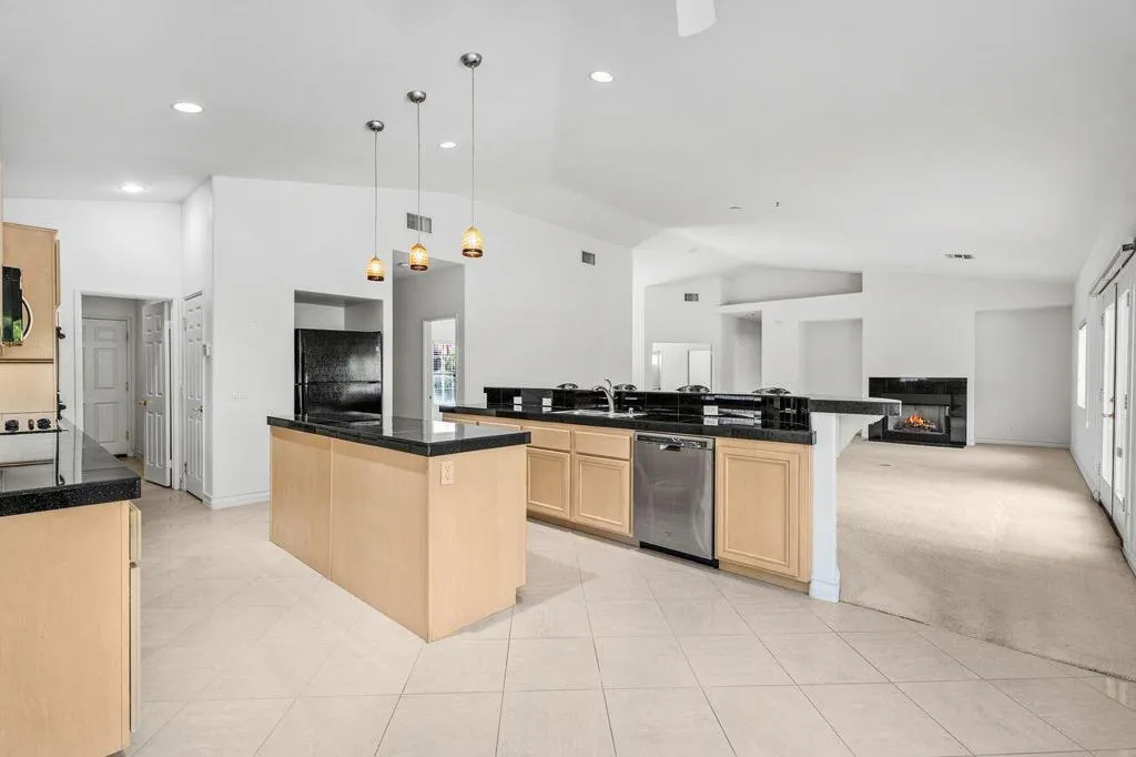 80222 Spanish Bay Drive, Indio, California 92201 home-pic-9