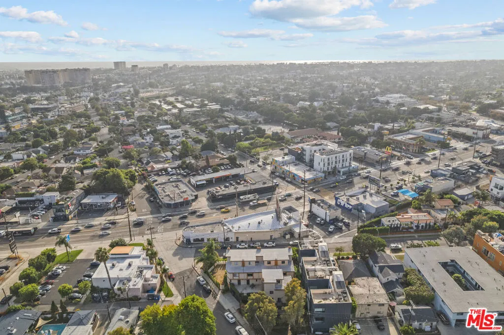2480 Penmar Avenue 2, Venice, California 90291 home-pic-22