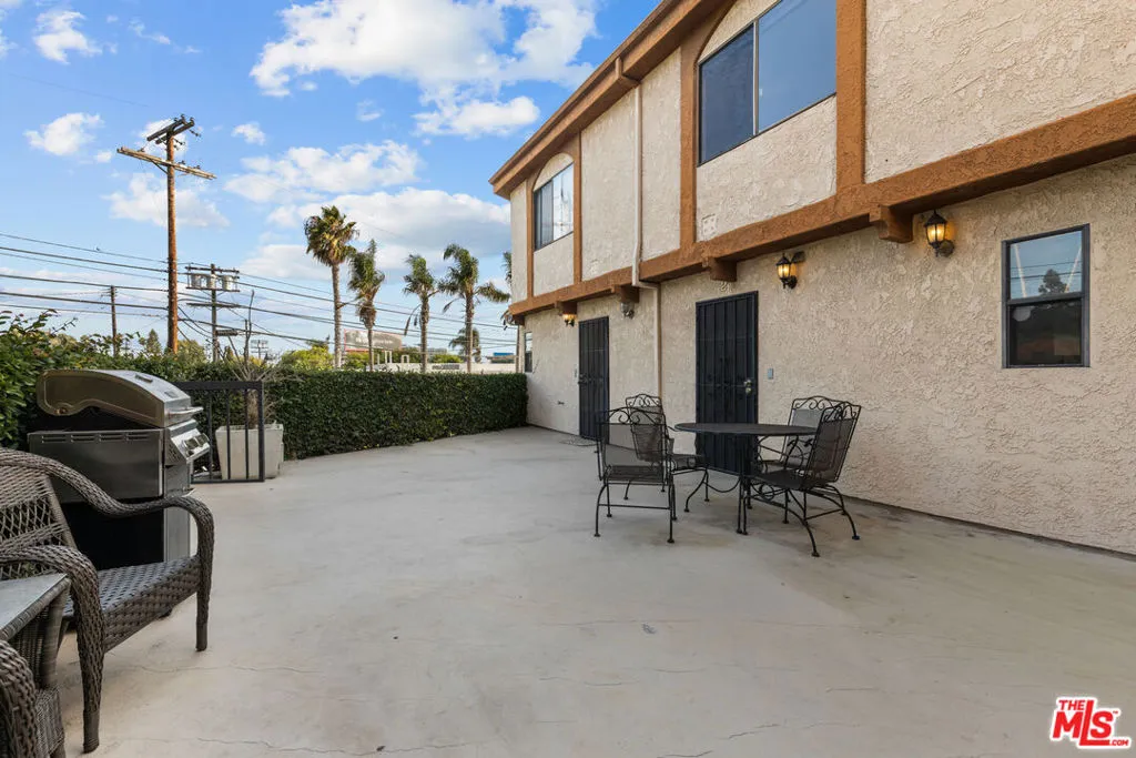 2480 Penmar Avenue 2, Venice, California 90291 home-pic-17