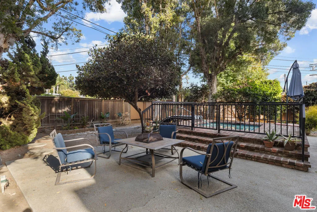 2480 Penmar Avenue 2, Venice, California 90291 home-pic-18
