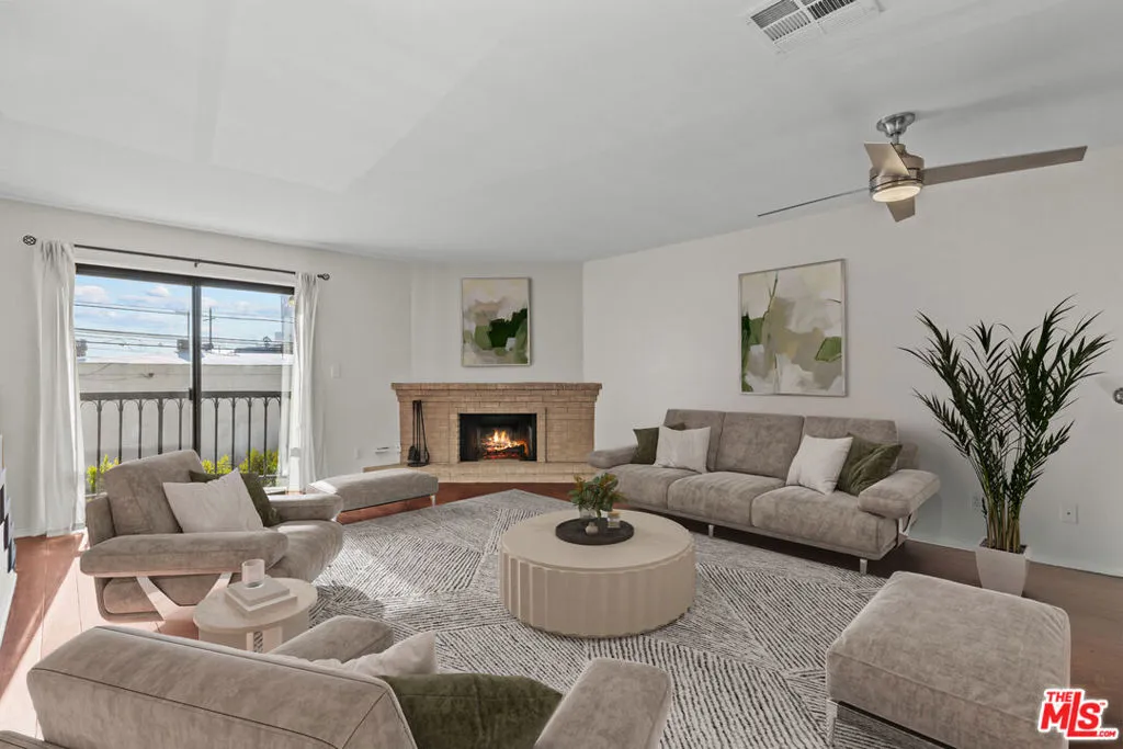 2480 Penmar Avenue 2, Venice, California 90291 home-pic-1