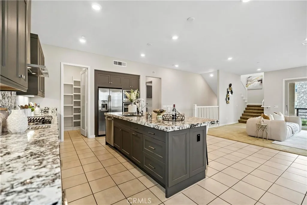 185 Frame, Irvine, California 92618 home-pic-3