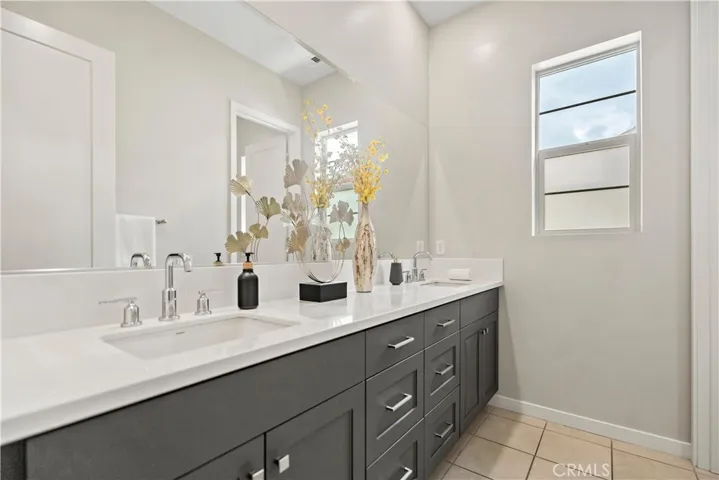 185 Frame, Irvine, California 92618