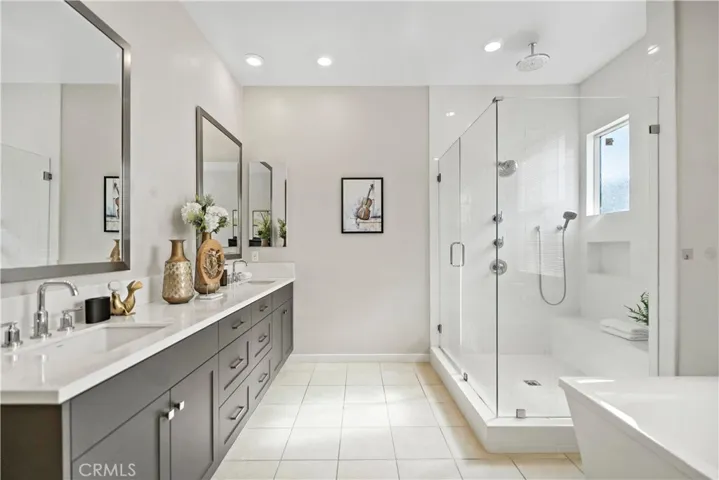 185 Frame, Irvine, California 92618