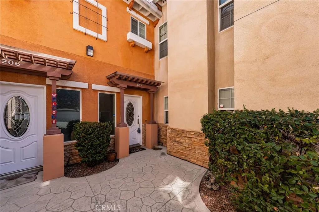 1200 E Highland Avenue 207, Redlands, California 92374 home-pic-1