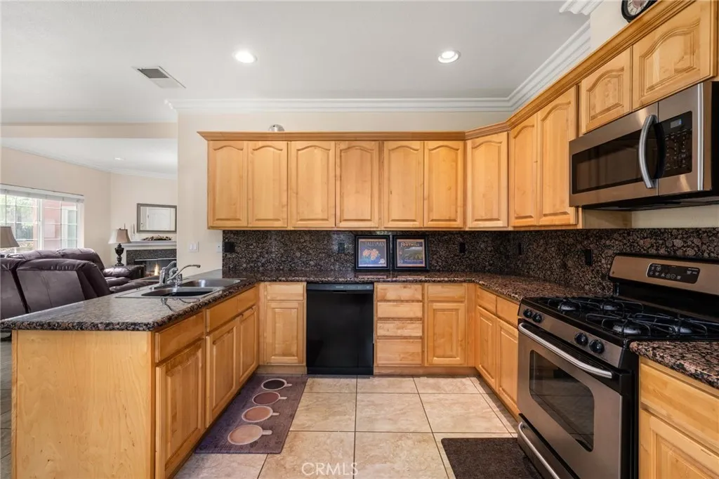 1200 E Highland Avenue 207, Redlands, California 92374 home-pic-9