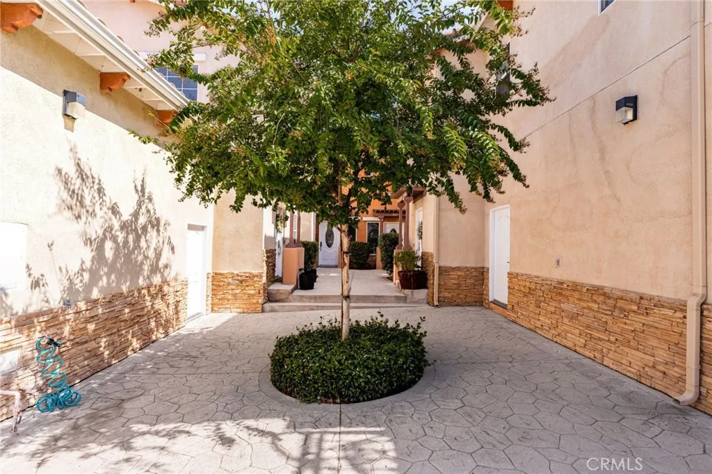 1200 E Highland Avenue 207, Redlands, California 92374 home-pic-2