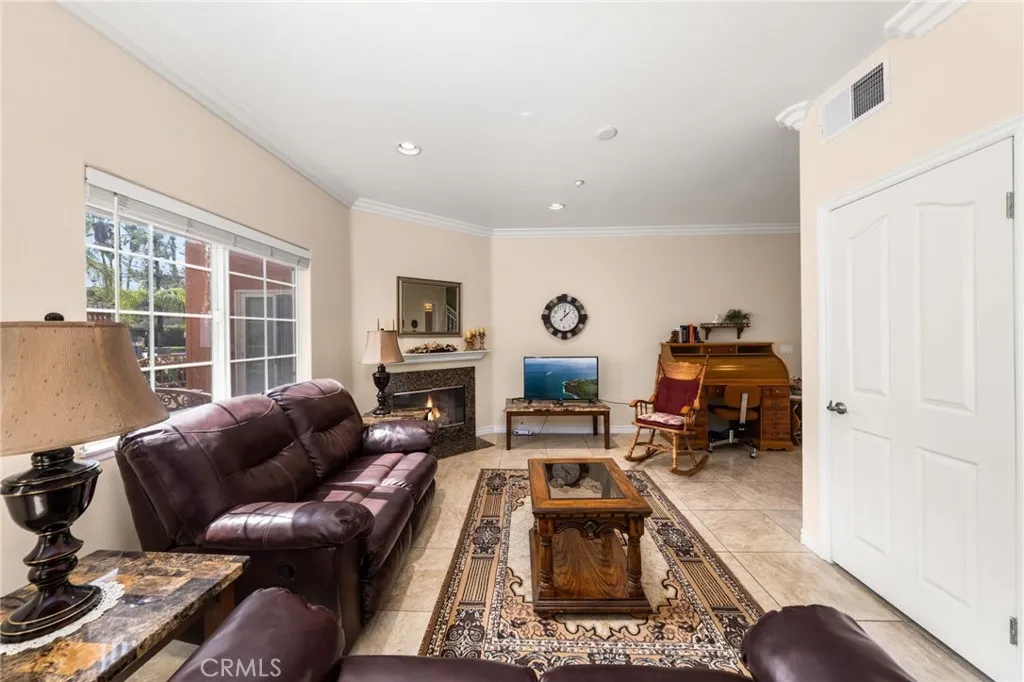 1200 E Highland Avenue 207, Redlands, California 92374 home-pic-3