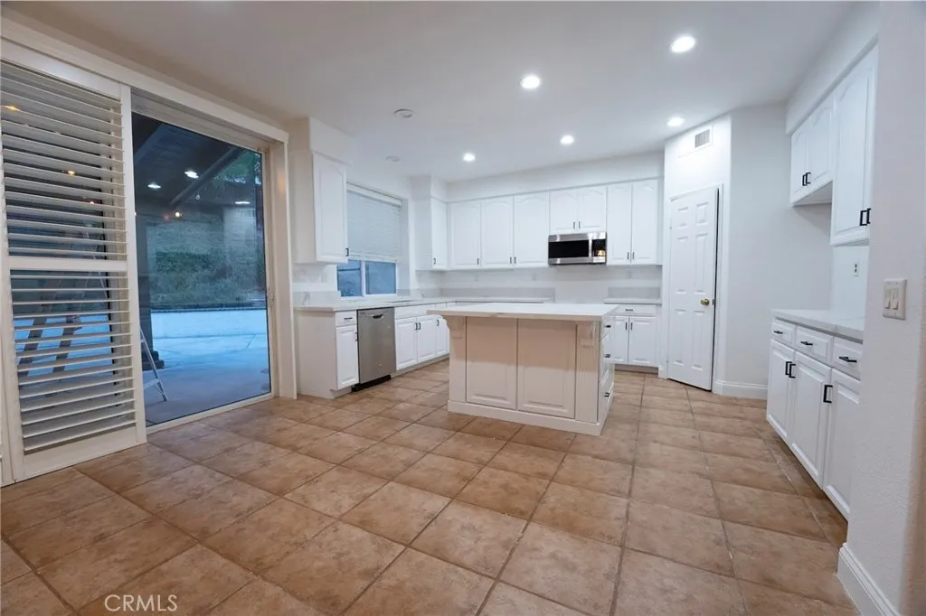 23414 Mount Ashland, Riverside, California 92562 home-pic-2