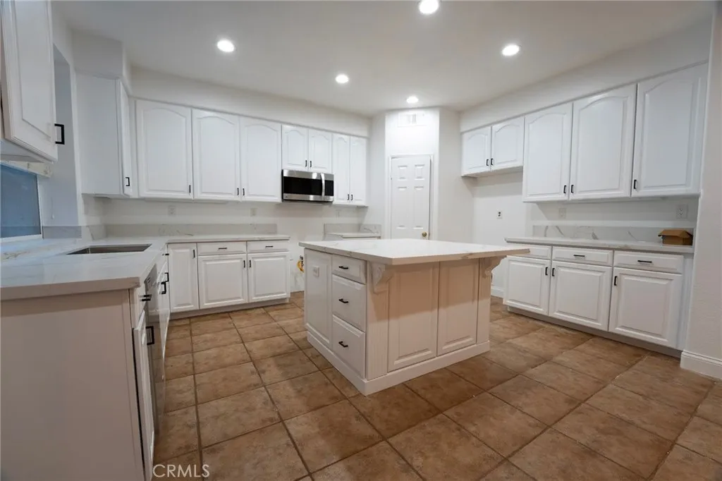 23414 Mount Ashland, Riverside, California 92562 home-pic-3