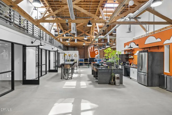 44-web-or-mls-UpmarketMedia-419EMain-186