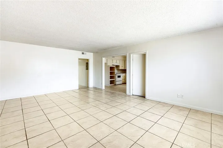 2761 N Golden, San Bernardino, California 92404