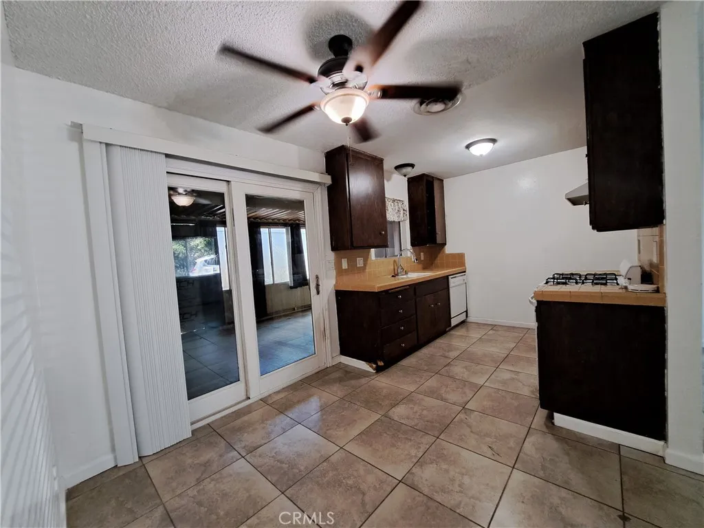 7474 Acoma, Yucca Valley, California 92284 home-pic-6