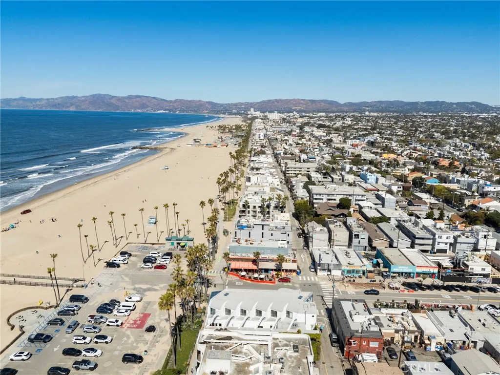 3111 Ocean Front Walk, Marina Del Rey, California 90292 home-pic-28