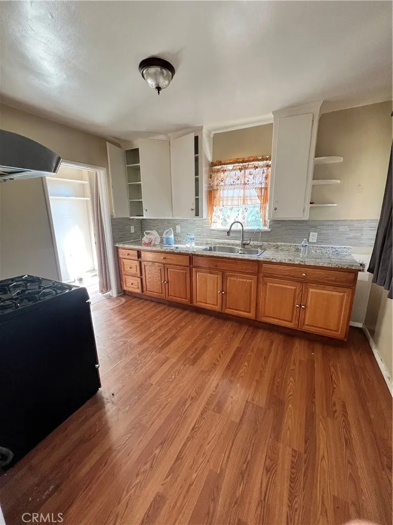 1037 1037 Kewen, San Fernando, California 91340 home-pic-8