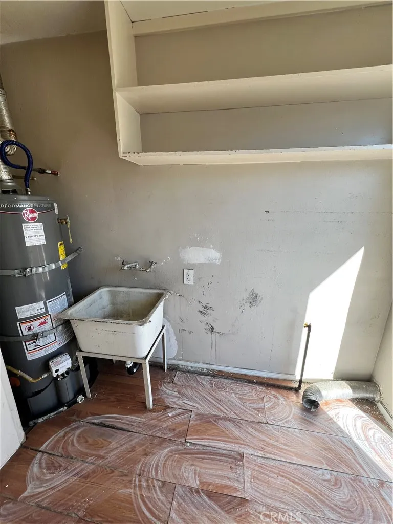 1037 1037 Kewen, San Fernando, California 91340 home-pic-6