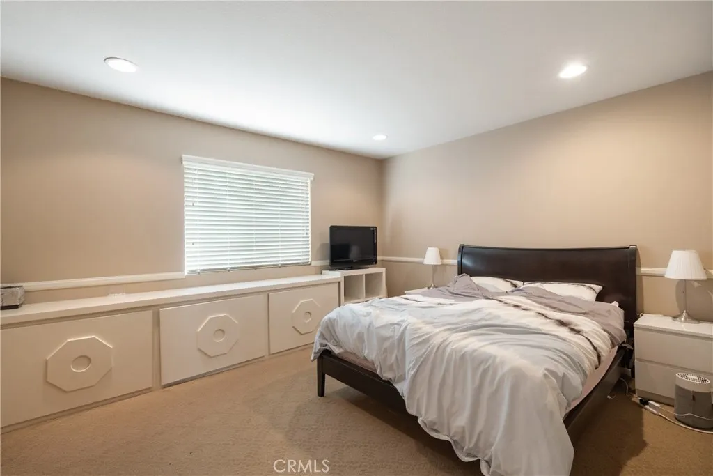 6800 Knightsbridge Court, Eastvale, California 92880 home-pic-23