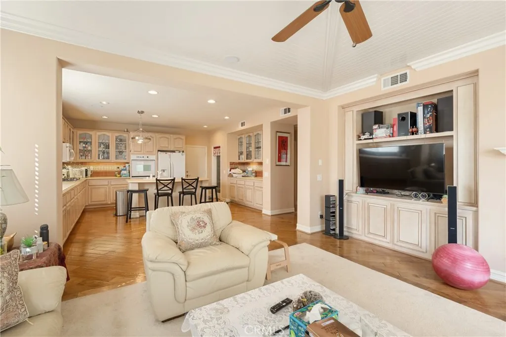 6800 Knightsbridge Court, Eastvale, California 92880 home-pic-8