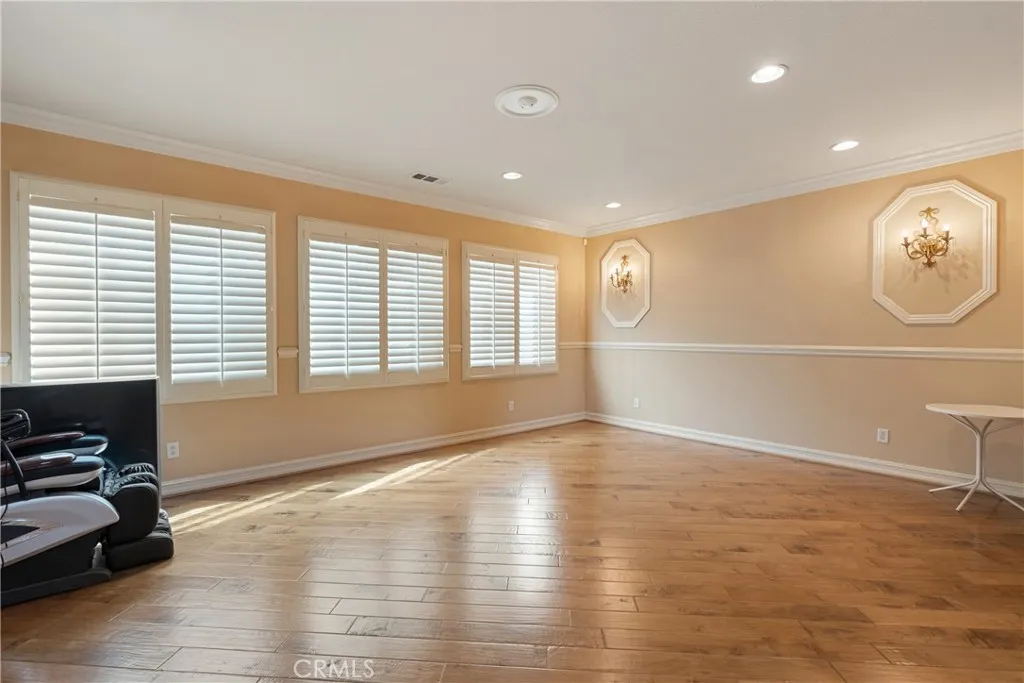6800 Knightsbridge Court, Eastvale, California 92880 home-pic-15
