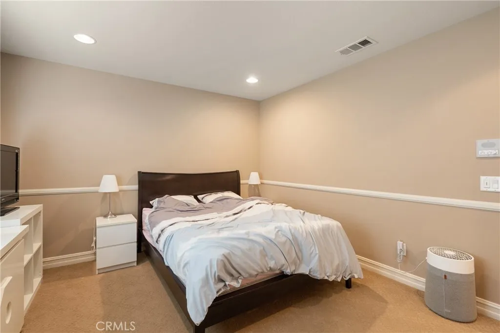 6800 Knightsbridge Court, Eastvale, California 92880 home-pic-25