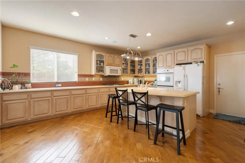 6800 Knightsbridge Court, Eastvale, California 92880 home-pic-10