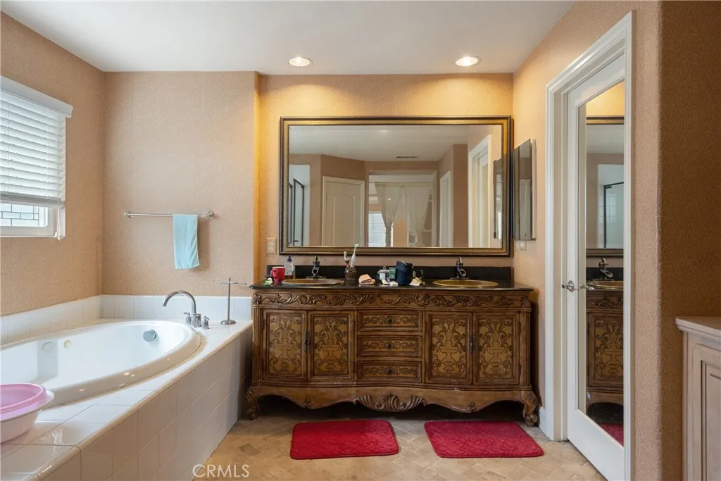6800 Knightsbridge Court, Eastvale, California 92880 home-pic-21