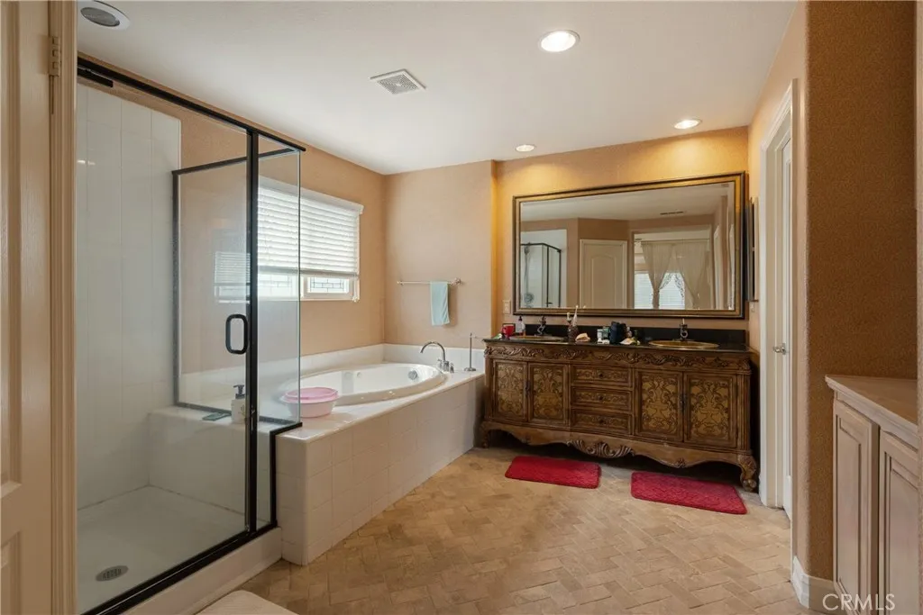6800 Knightsbridge Court, Eastvale, California 92880 home-pic-33