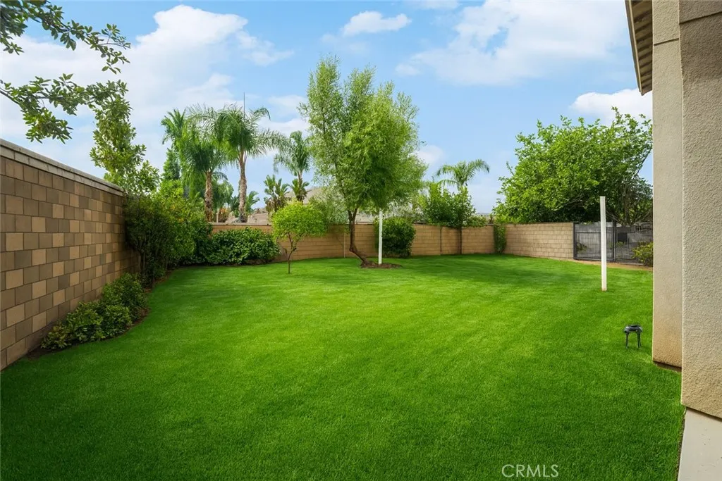 6800 Knightsbridge Court, Eastvale, California 92880 home-pic-38