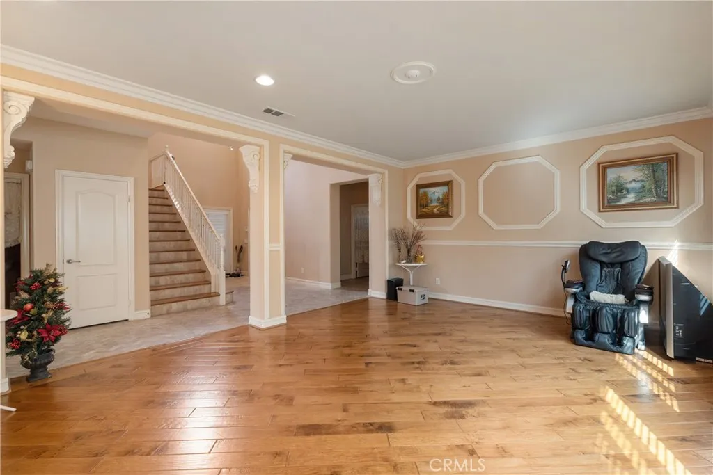 6800 Knightsbridge Court, Eastvale, California 92880 home-pic-14