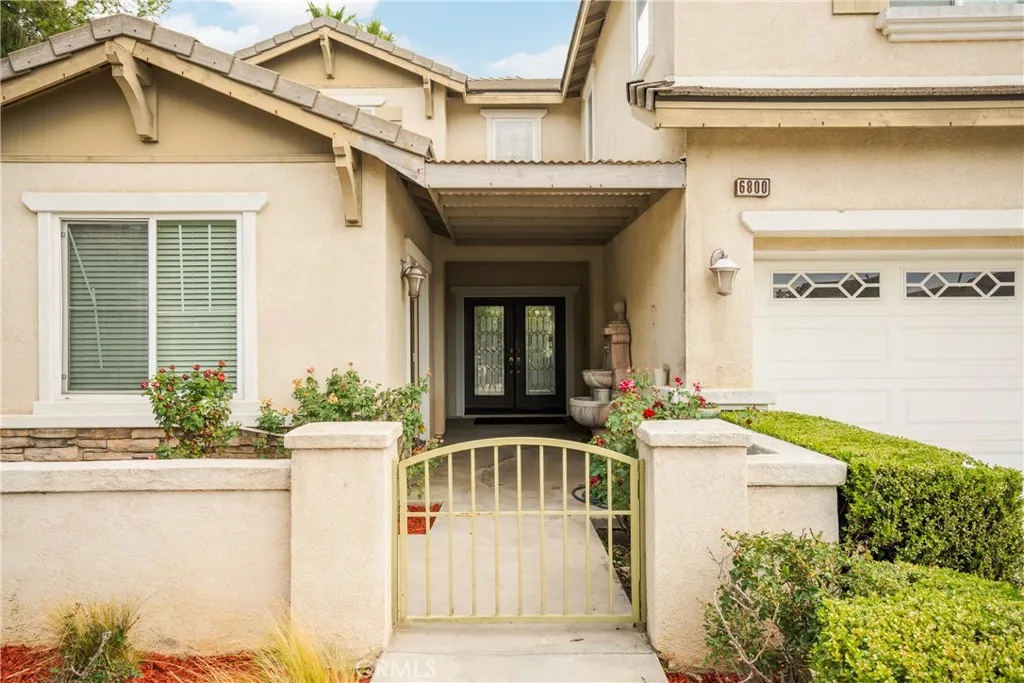 6800 Knightsbridge Court, Eastvale, California 92880 home-pic-3