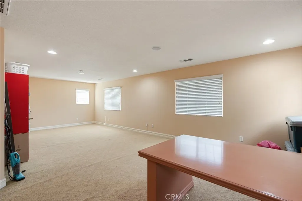 6800 Knightsbridge Court, Eastvale, California 92880 home-pic-22