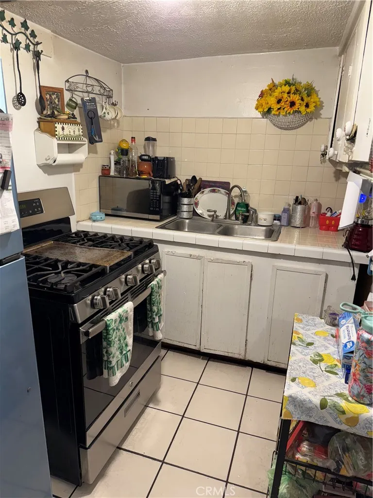 1127 W Victoria Street, San Bernardino, California 92411 home-pic-5