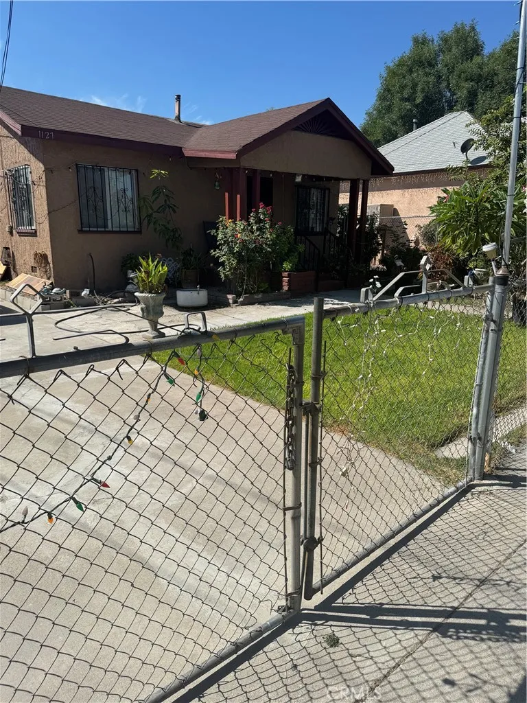 1127 W Victoria Street, San Bernardino, California 92411 home-pic-3