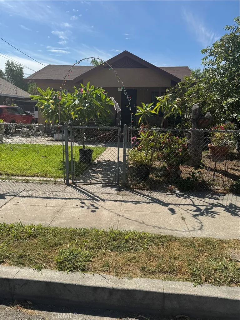1127 W Victoria Street, San Bernardino, California 92411 home-pic-0