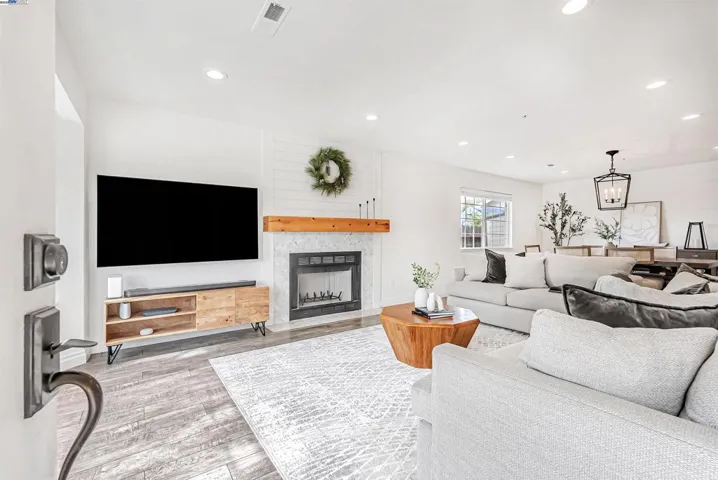 33718 3rd St, Union City, California 94587